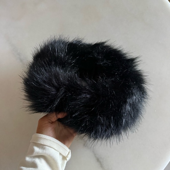 Faux Fur Headband - Picture 6 of 6